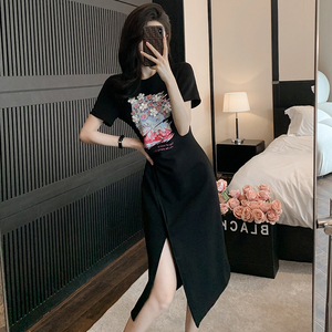 高级感法式黑色连衣裙女夏收腰气质减龄显瘦过膝休闲开叉质感裙子