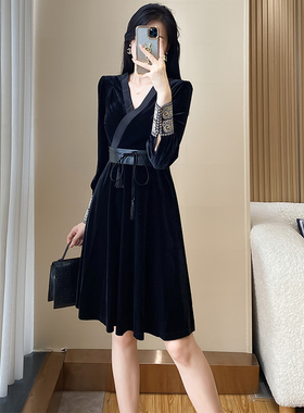 赫本风气质金丝绒黑色连衣裙2025年秋季新款女装高级感法式小个子