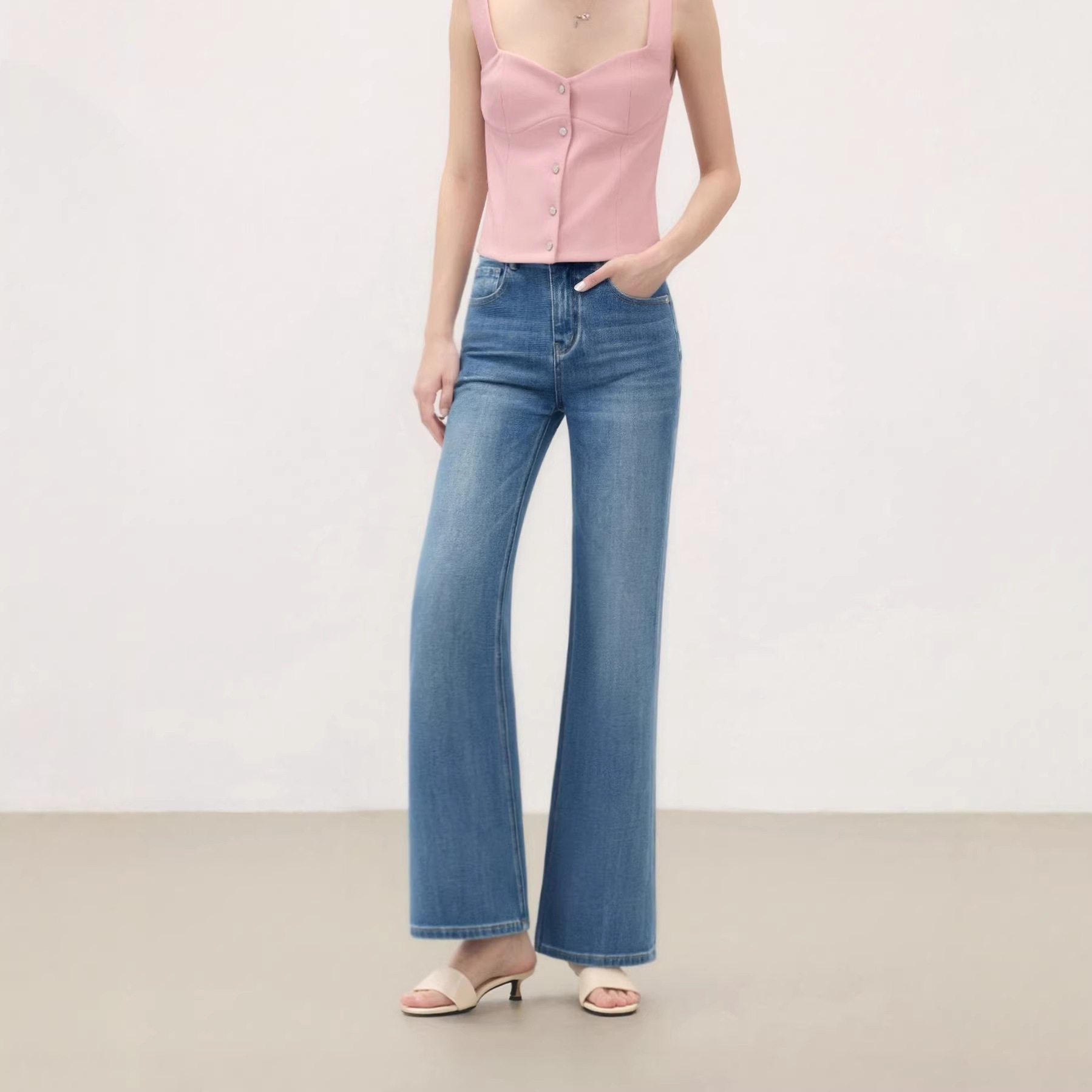 2026年春季新款微喇牛仔裤通勤修身宽松不贴腿四面弹高腰马蹄子女