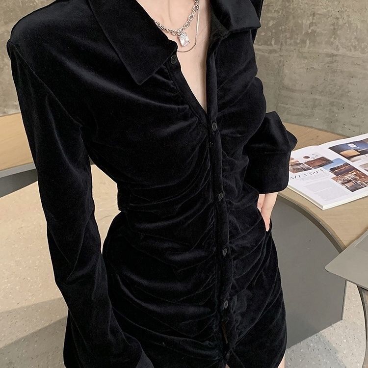 港味复古黑色丝绒衬衫女秋季2025新款设计感褶皱修身气质长袖上衣