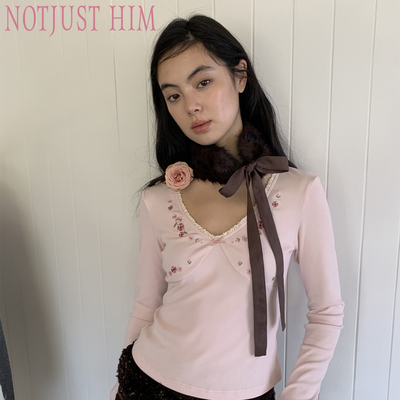 花筏NOTJUSTHIM《粉漾罗曼史》柔粉色针织刺绣V领长袖T恤