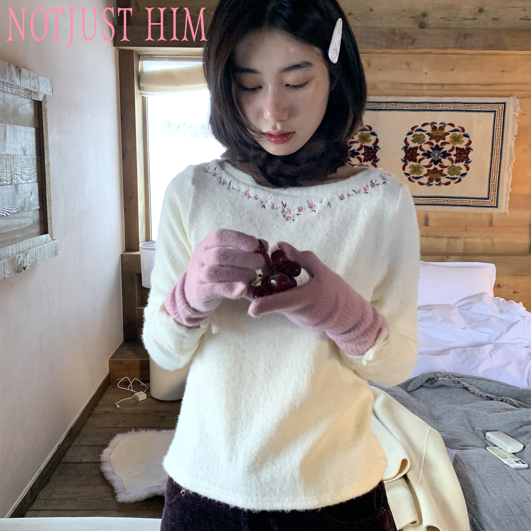 花筏NOTJUSTHIM 米白色刺绣圆领长袖上衣