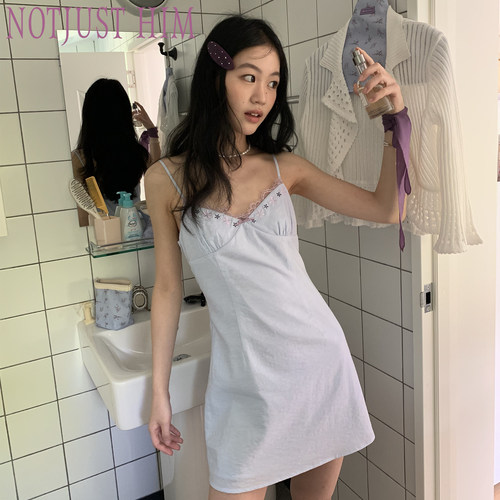 花筏NOTJUSTHIM《铃兰枝语》薄雾蓝亚麻v领刺绣吊带连衣短裙