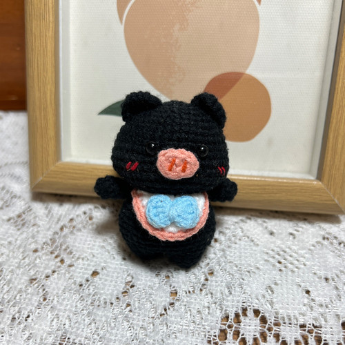 创意钩织成品毛线钩针卡通围兜小猪挂饰挂件钥匙扣包包挂饰礼物