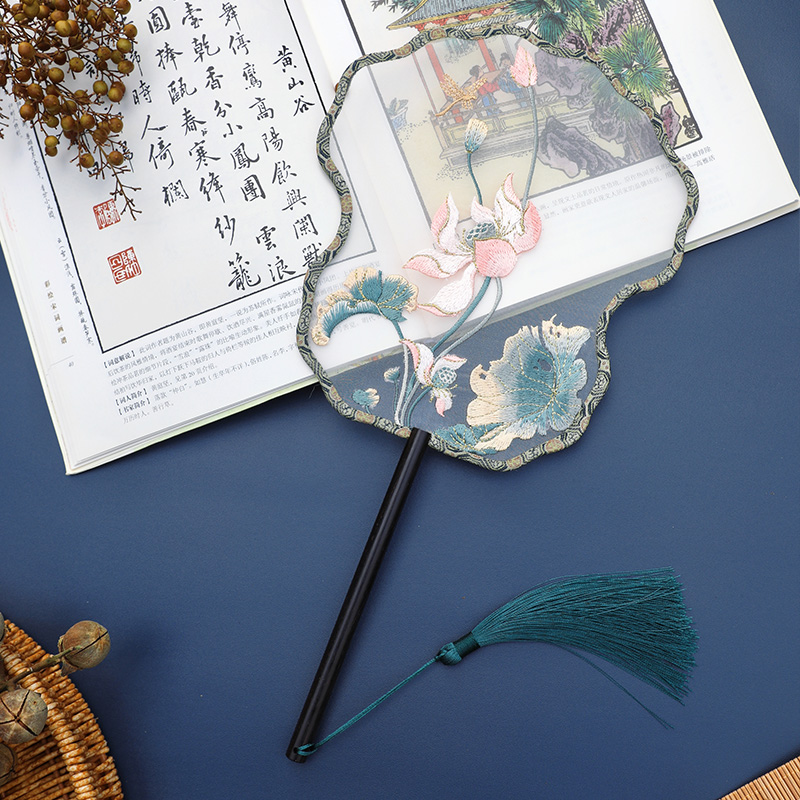 白菜框紫光檀古风舞蹈绣花团扇