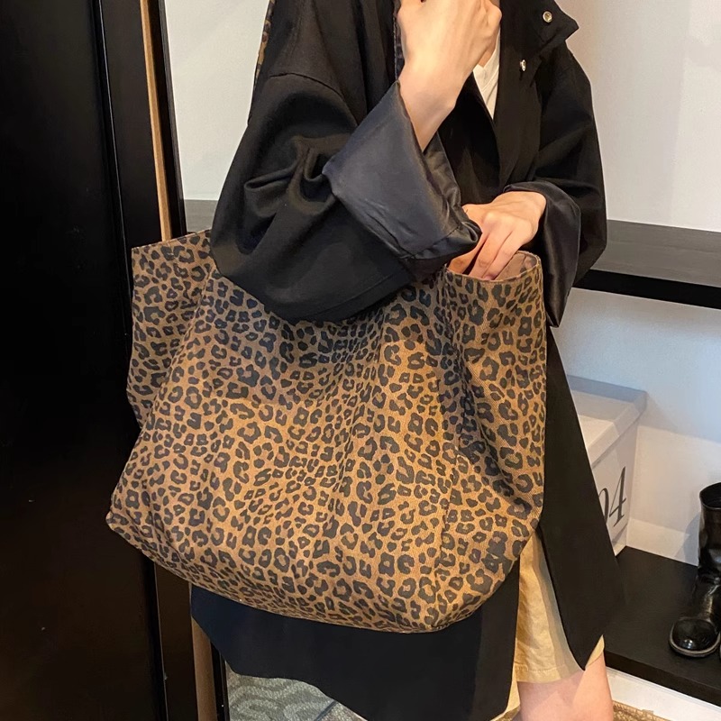 韩系小众豹纹帆布包女2025新款休闲慵懒风单肩包大容量通勤托特包