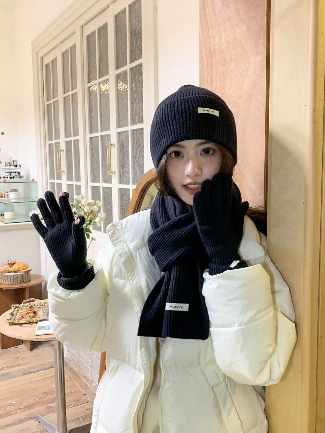 겨울 새 한국식 학생 따뜻하고 두꺼운 방풍 및 방한 단색 정장 여성용 모자 스카프 및 장갑 3 피스 세트