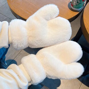 仿兔毛绒手套女生冬季2024新款保暖加厚加绒防寒可爱白色挂脖手套