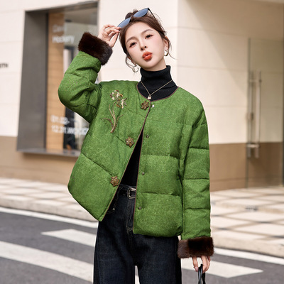 今年流行特惠新中式国风绿色盘扣羽绒服女2025冬季新款短款刺绣