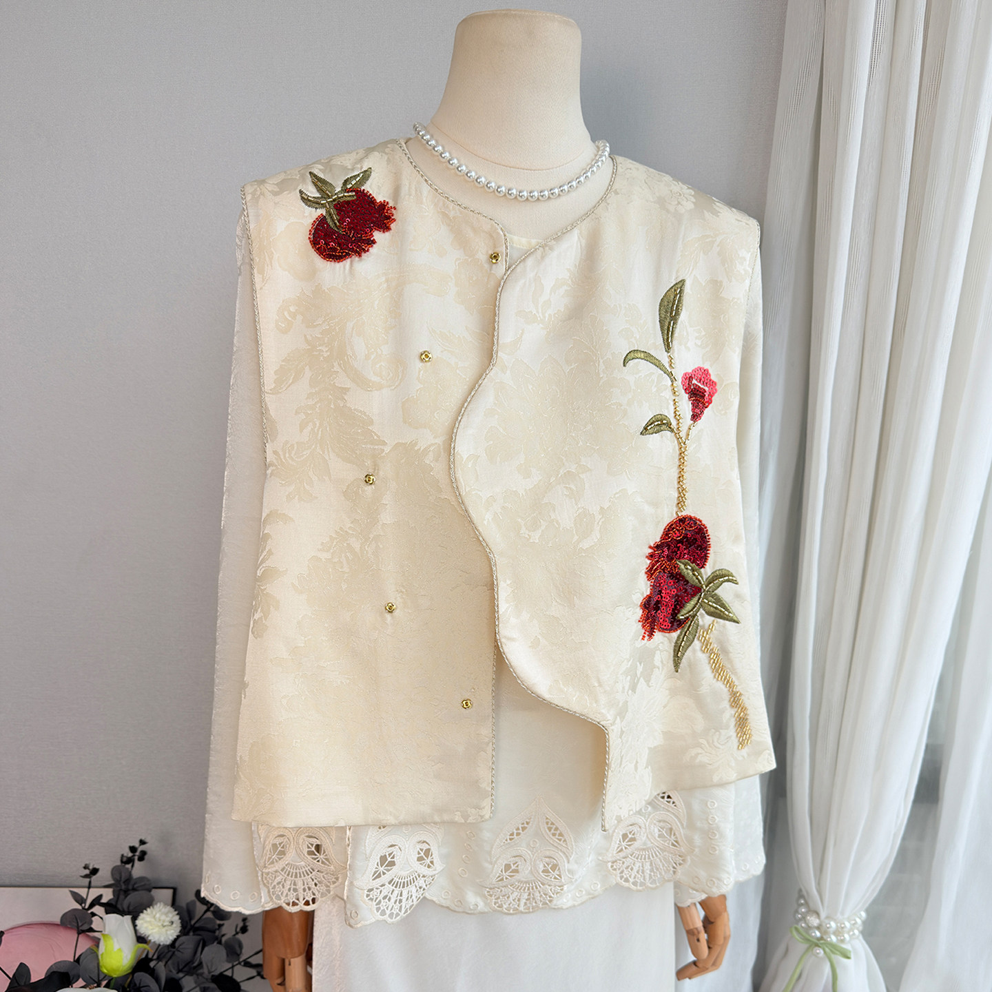 新中式气质高级感人丝提花钉珠石榴花马甲2026女春季新款马夹背心,女装/女士精品,马夹,淘宝优惠券,粉丝福利购,淘宝优惠卷