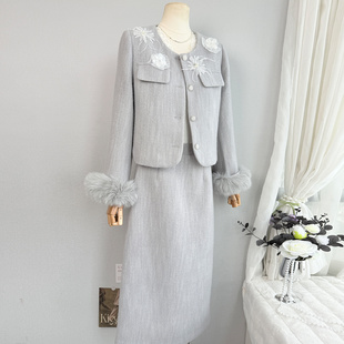 高定名媛小香风羽绒服套装女冬2025新款钉珠花朵羊毛呢半裙两件套