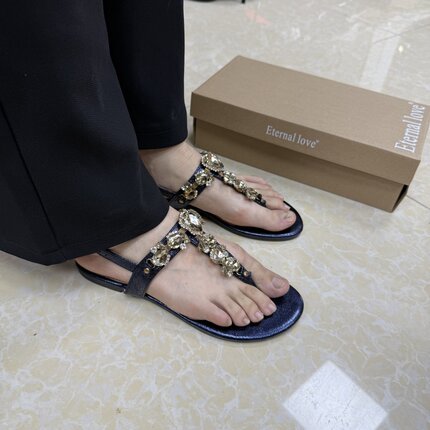 外贸优雅时尚百搭水钻平底人字拖女拖鞋