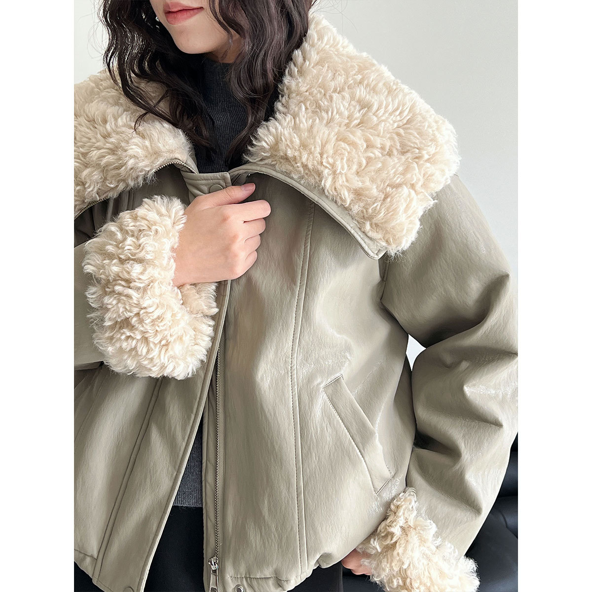 今年流行特惠鹿西 大翻领羊羔毛短款加厚皮外套女冬三星90白鸭绒