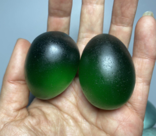 琉璃鸡蛋手球琉璃手把件磨砂皮玻璃陨石奇石球圆球手转球手玩件