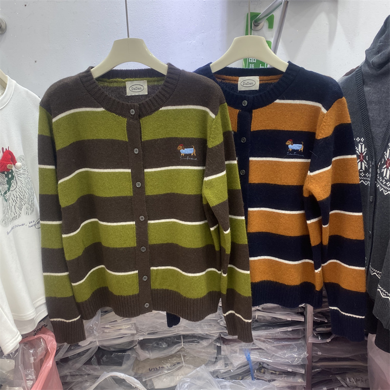 中式2025冬款圆领条纹针织开衫