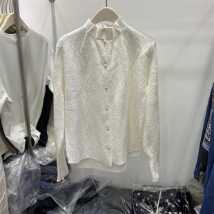 法式冬春款温柔风立领木耳边提花衬衫女长袖珍珠扣设计感气质上衣