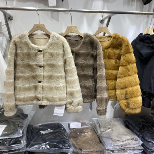 女冬皮毛一体显瘦百搭短外套冬款