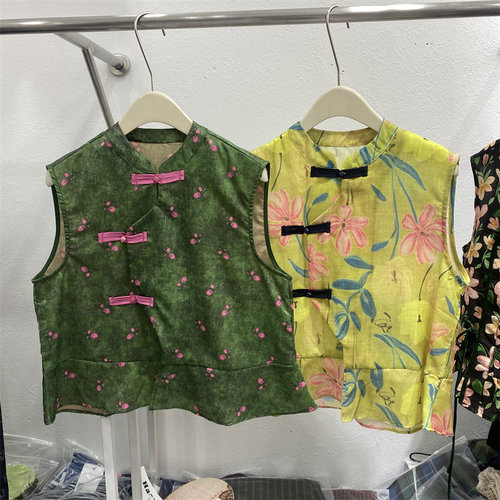 新中式2026新款复古立领无袖马甲女夏款斜襟盘扣碎花缎面背心衬衫