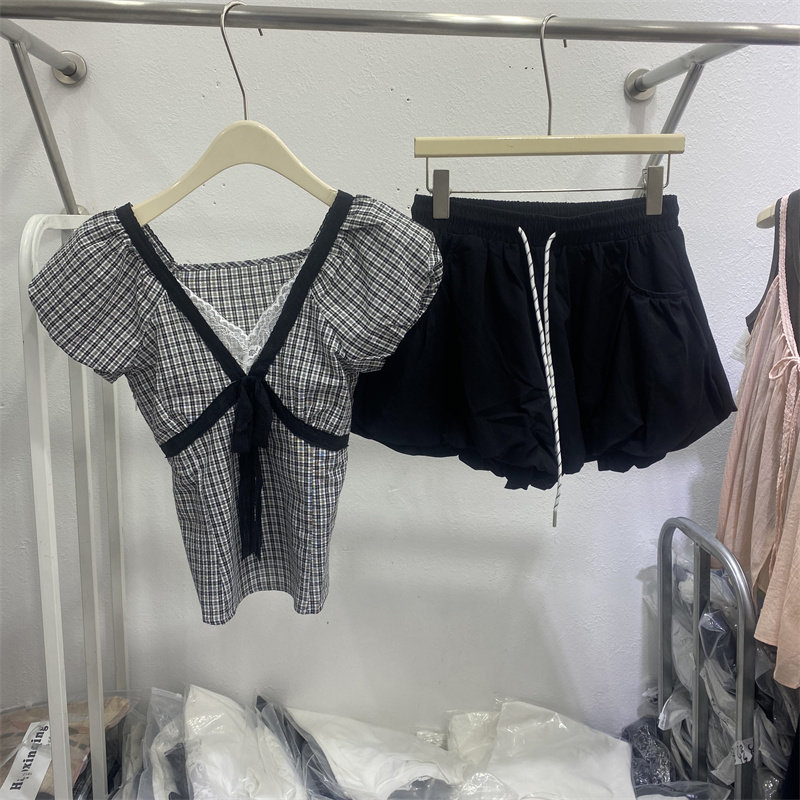 韩系格纹蕾丝拼接短袖T恤女夏