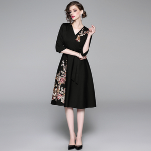 RM9014# 欧美新款 气质V领系带礼服裙   精致刺绣连衣裙