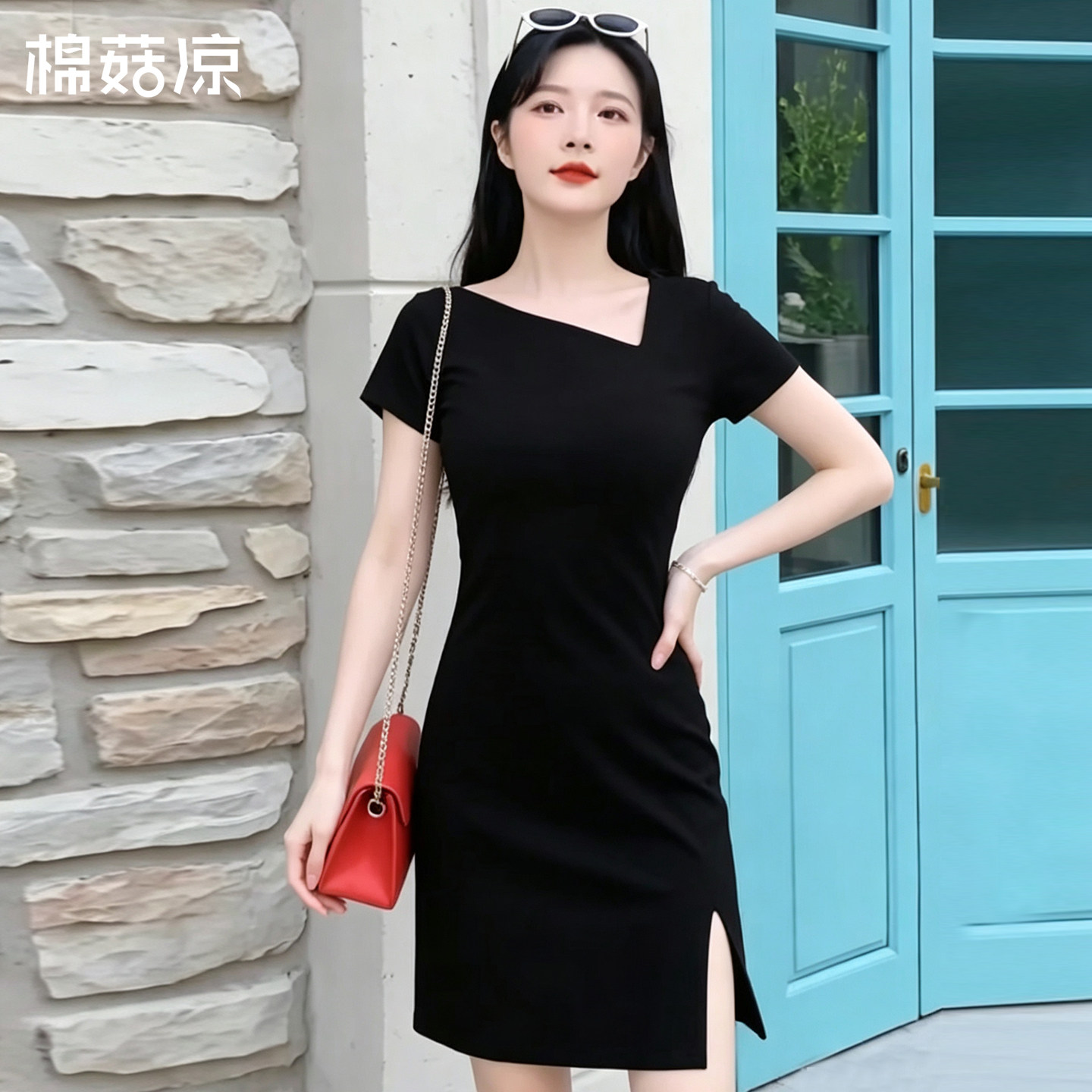 显瘦包臀V领开叉小黑色连衣裙子图片