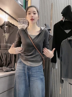 2023秋冬新款时尚连帽假两件V领长袖T恤设计感百搭小众显瘦上衣衫