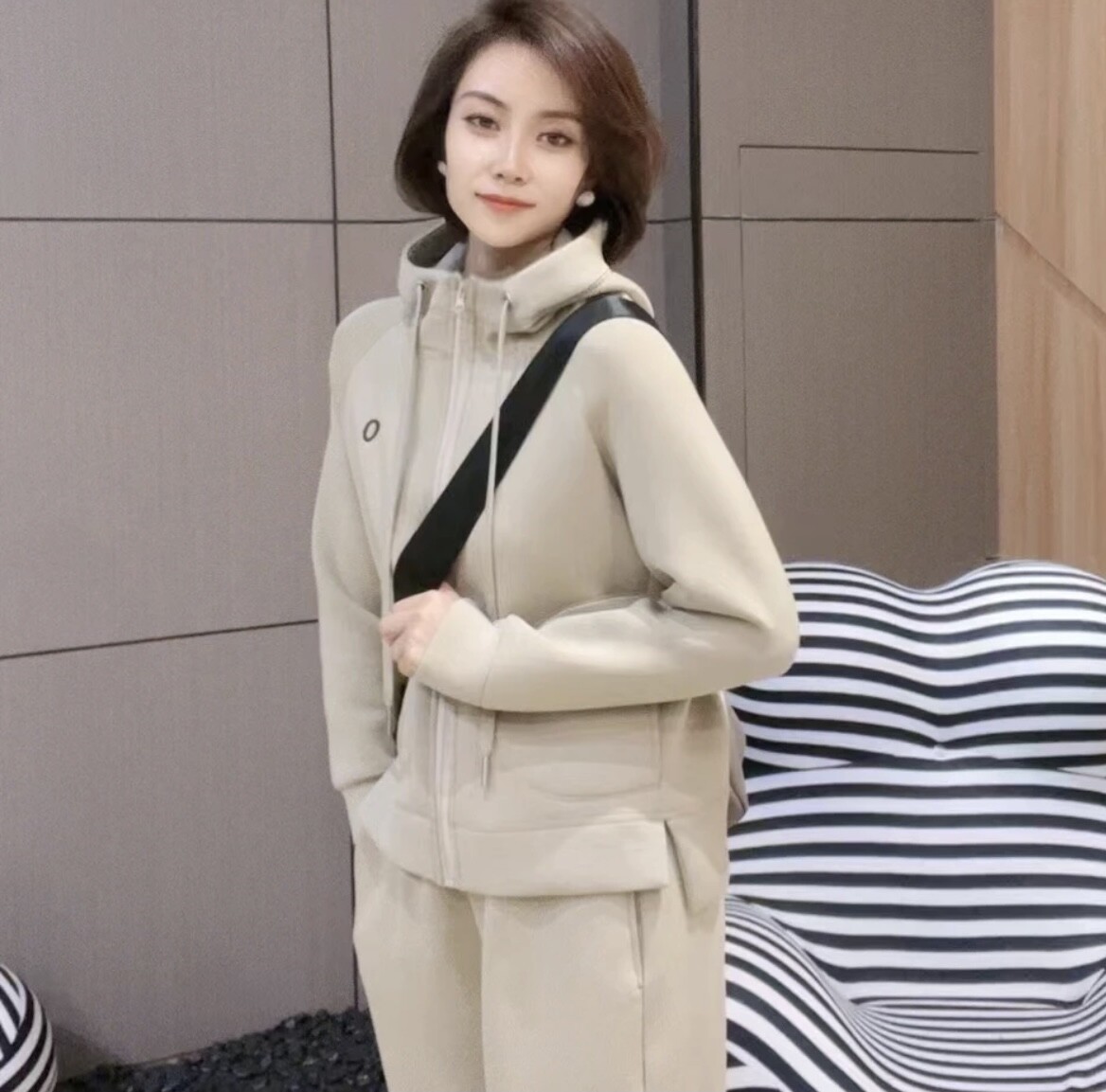 欧货大版空气棉卫衣外套女常规2023秋冬新款加厚宽松爆款拉链开衫