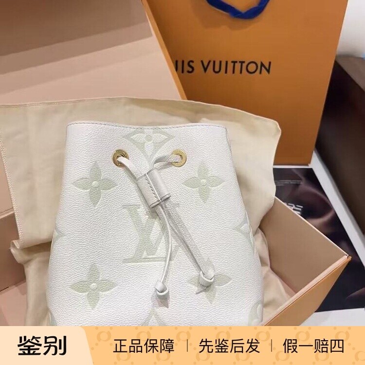 LV路易威登 抹茶色压纹水桶包女迷你手提斜挎包单肩包