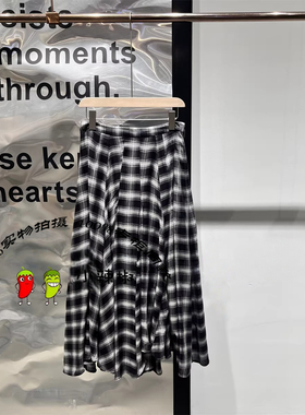 衣播商场同款2026春季新款黑白格子休闲半身裙BDT1BD1214穿越稻田