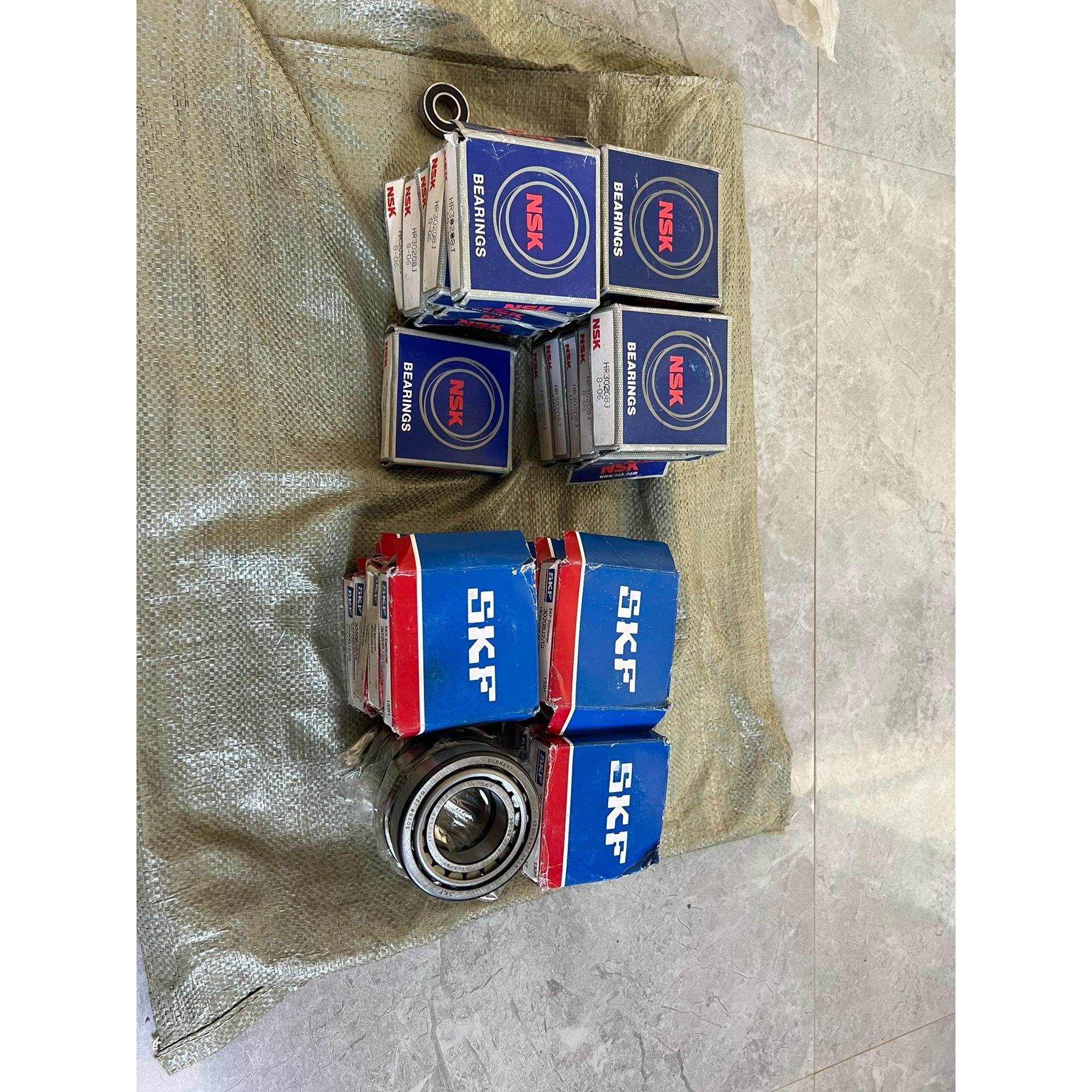 【议价】处理进口圆锥滚子30208轴承，日本NSK的16个。SKF的