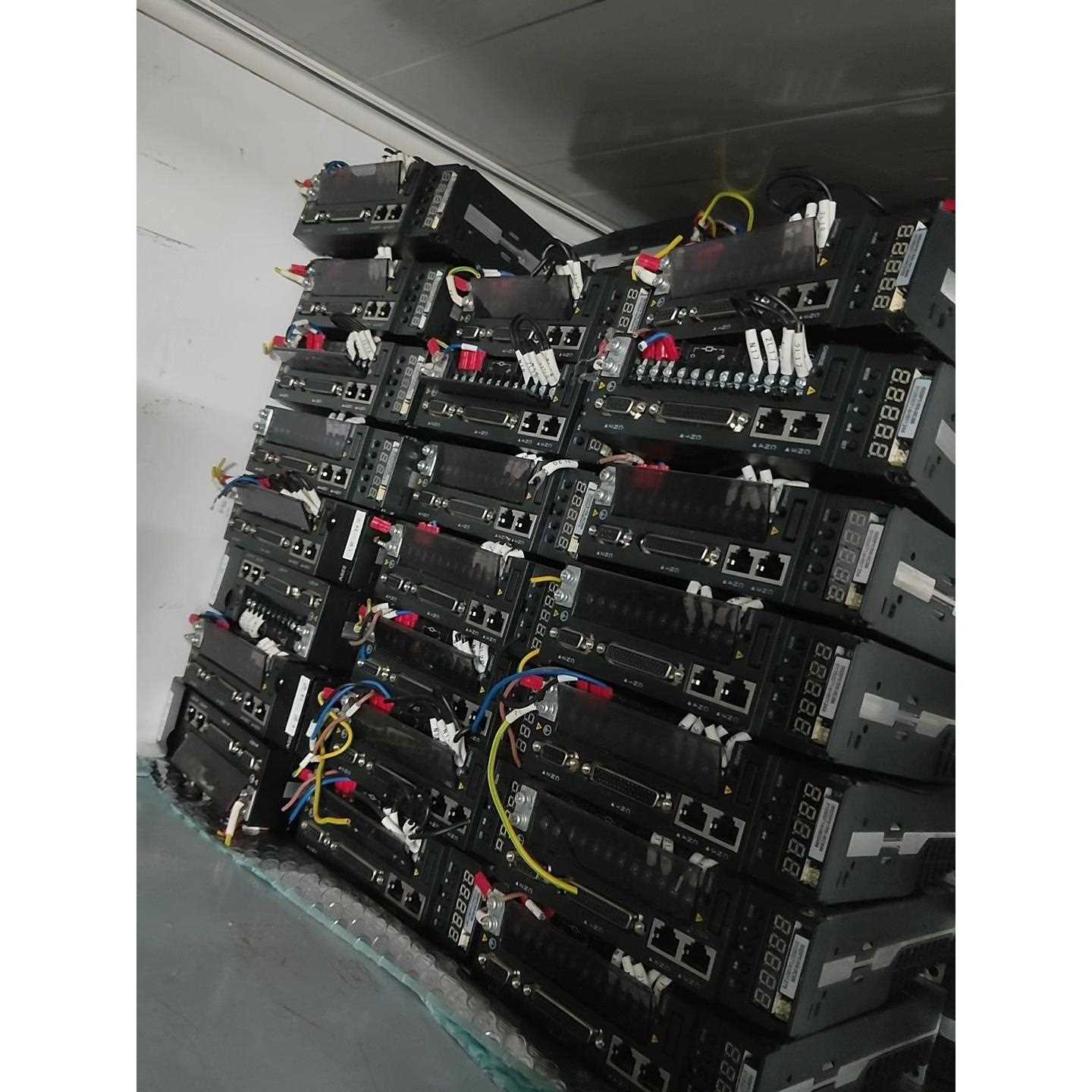 【议价】22个汇川200w伺服驱动器 IS620PS1R6I-MC6