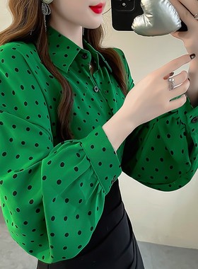 春季新款绿色波点印花衬衫女上衣时尚中长款洋气显瘦蝙蝠袖上衣女