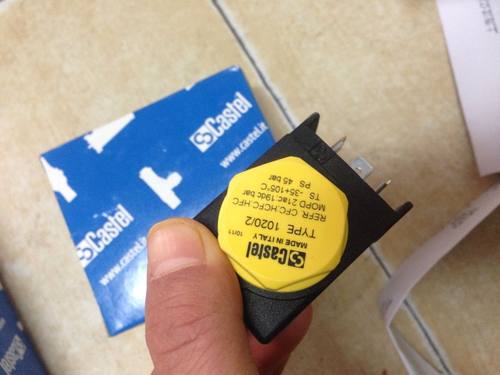 Castel卡士妥电磁阀线圈9100/RA6 Type HM2 220V-230V 孔径11mm