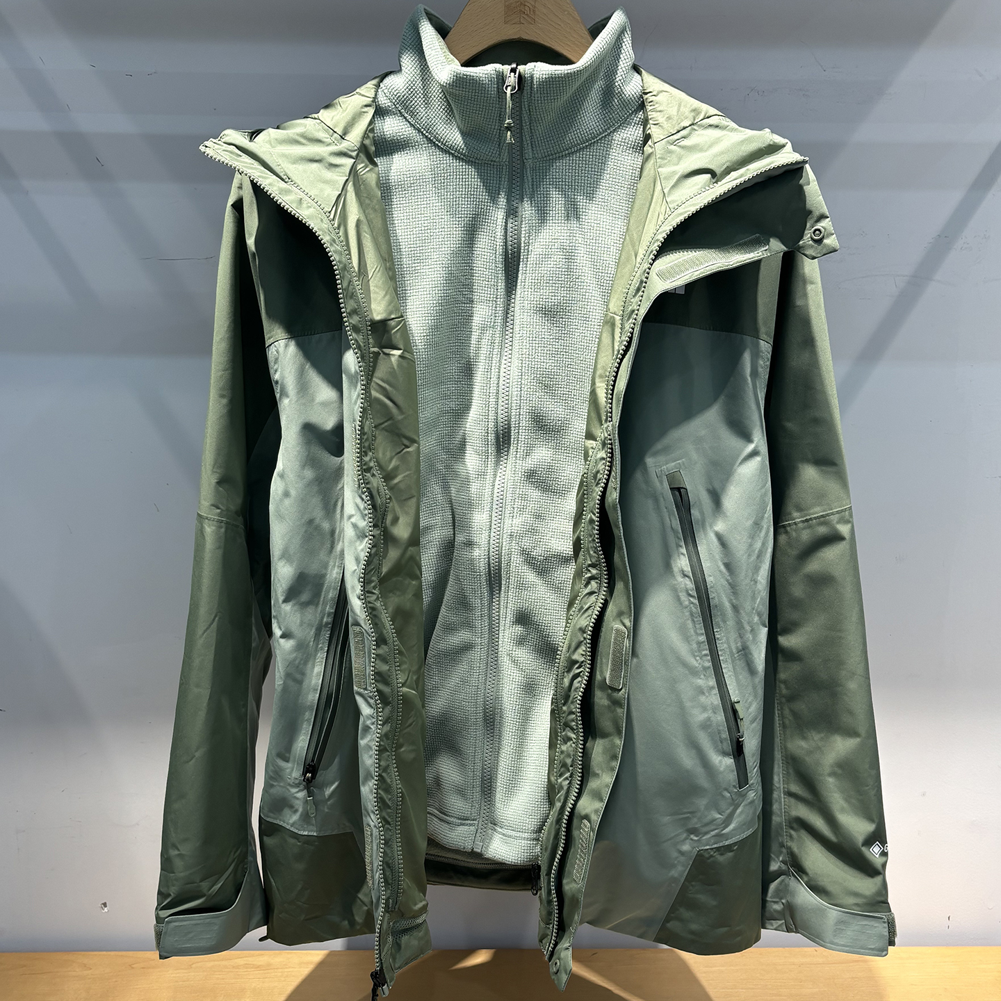 北面男户外GTX防水三合一冲锋衣