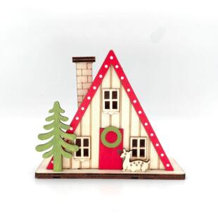 新款圣诞节木质小房子工艺品创意设计三角造型圣诞发光小木屋摆件