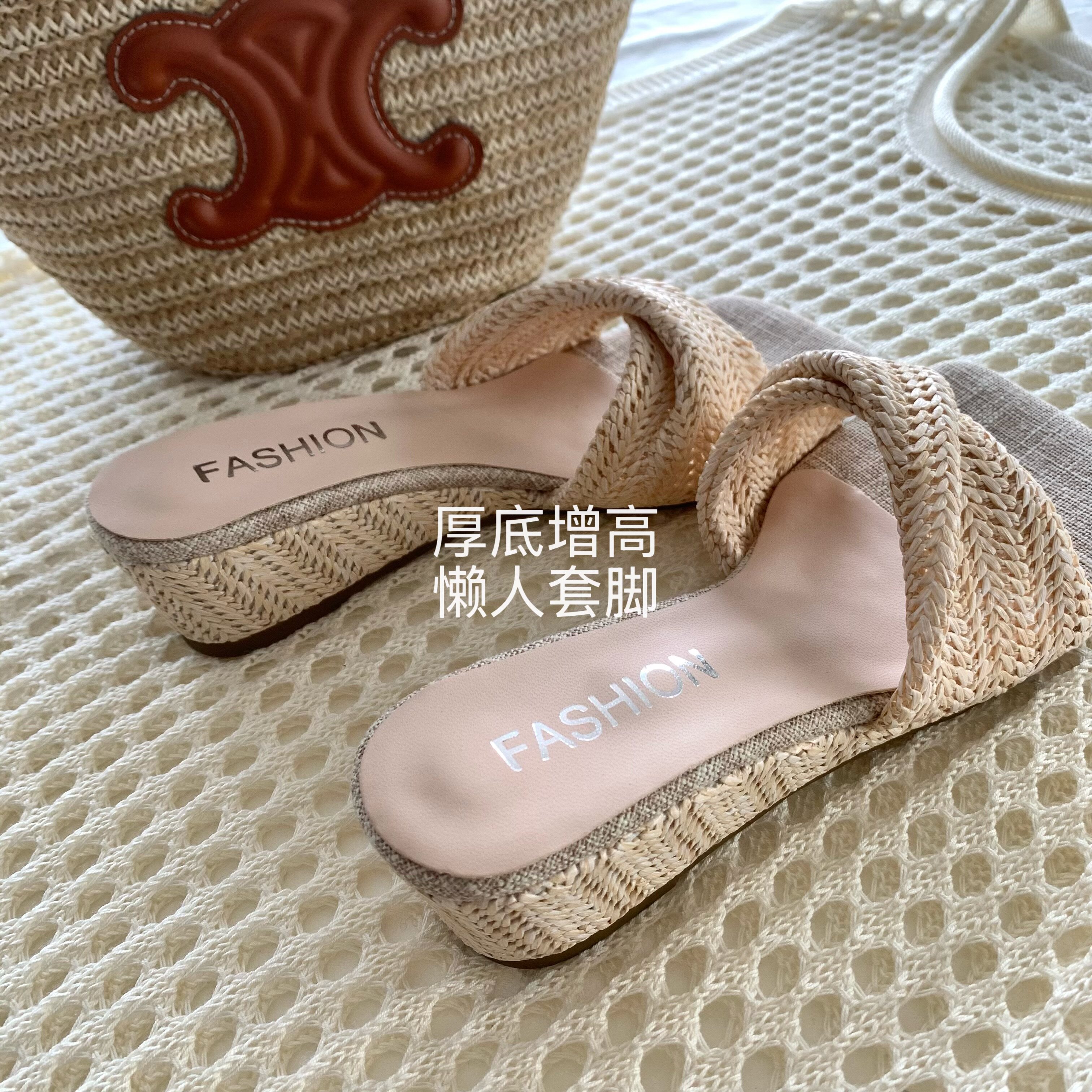 露思同款!INS清迈度假编织坡跟凉鞋女2026夏新款法式穆勒高跟拖鞋