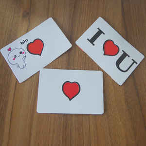 新款弹指变爱心表白卡biu变红心卡片近景互动创意魔术玩具道具