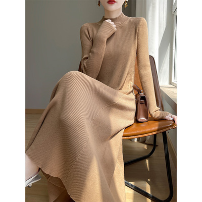 半高领配大衣针织连衣裙女秋冬内