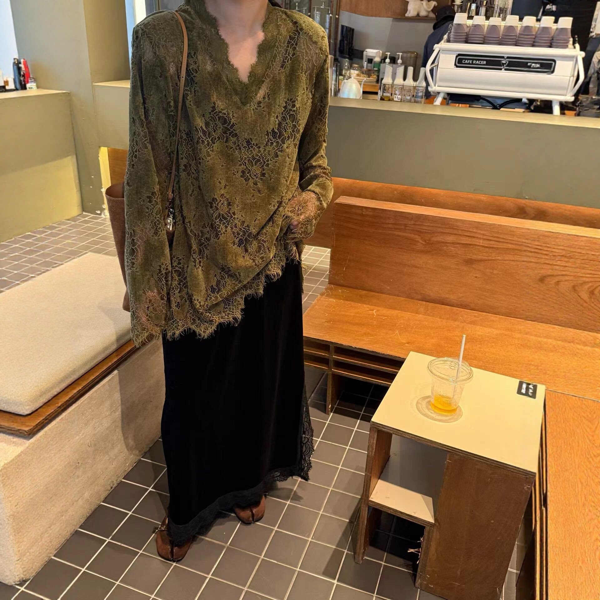 设计感小众蕾丝衫女长袖V领镂空