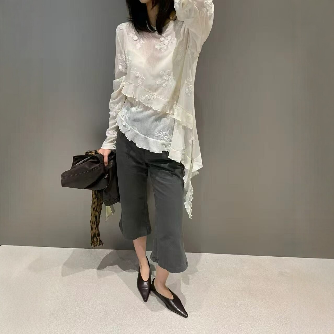 立体花朵长袖白色t恤女2026秋潮