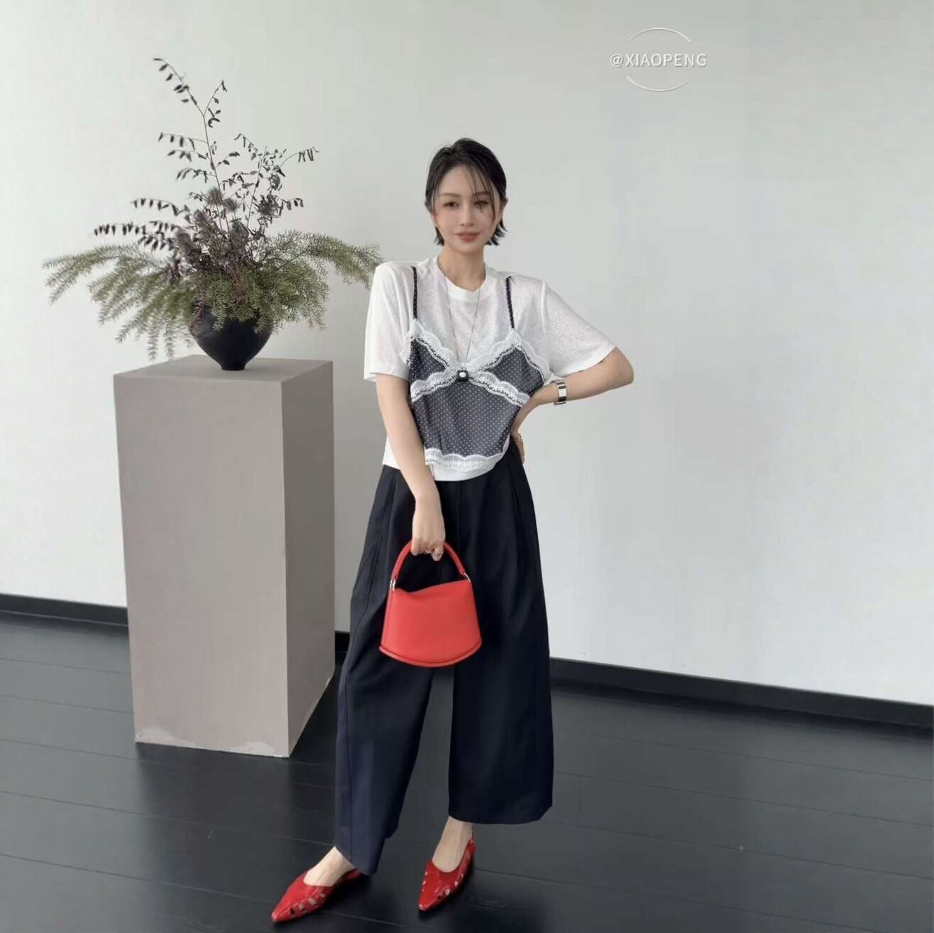 法式蕾丝边拼吊带圆领短袖t恤女