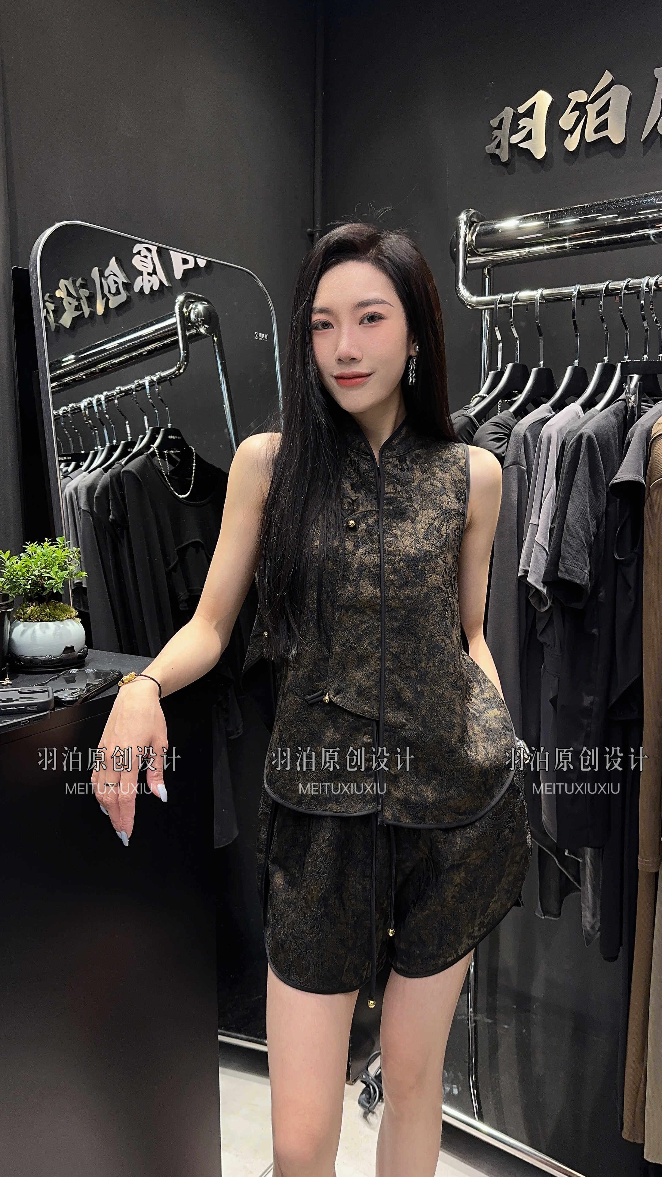 欧洲站新中式国风提花不规则盘扣无袖马甲衬衫外套阔腿短裤女单拍