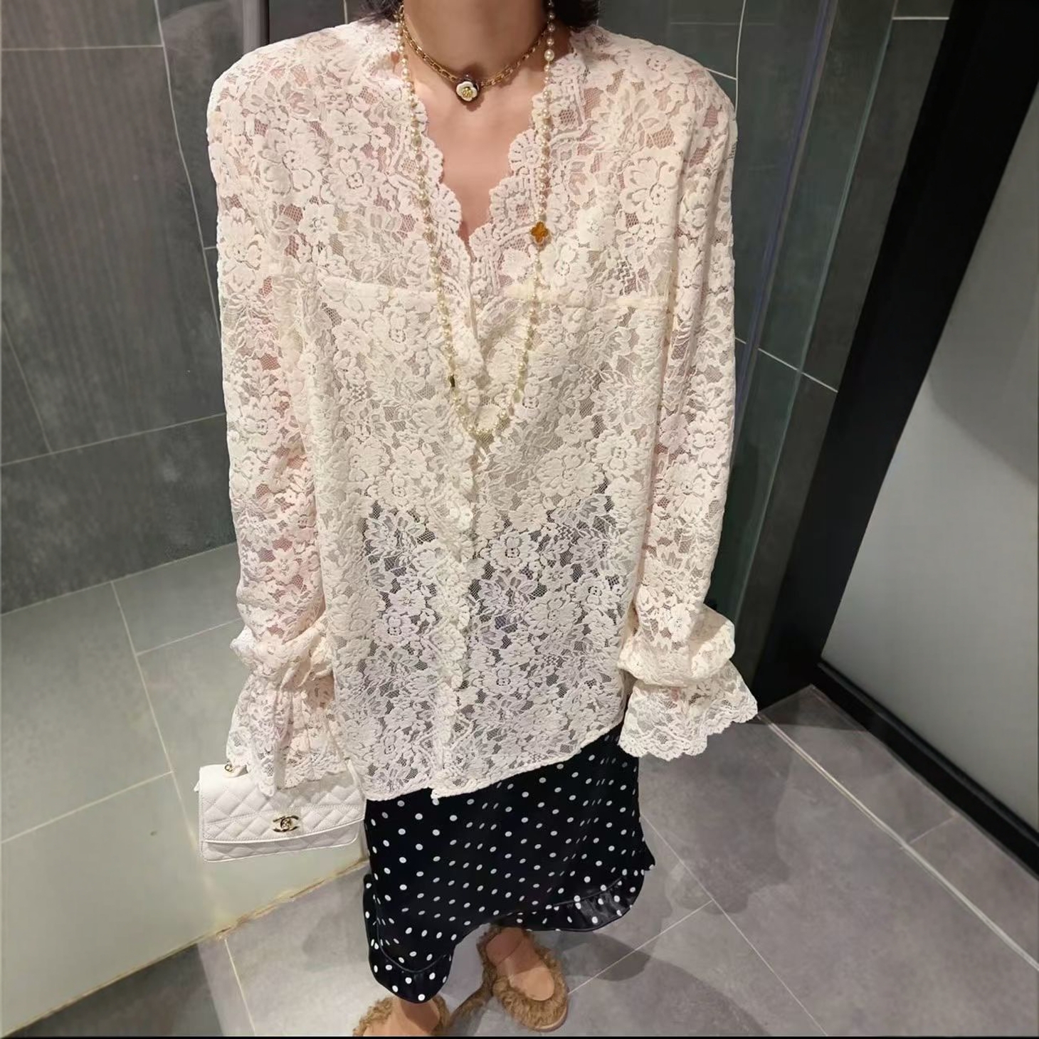 v领镂空刺绣衬衫女2025新款秋季