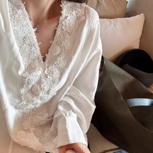 欧洲站2026早春新款V领立体花朵刺绣长袖亚麻中长款宽松衬衫上衣