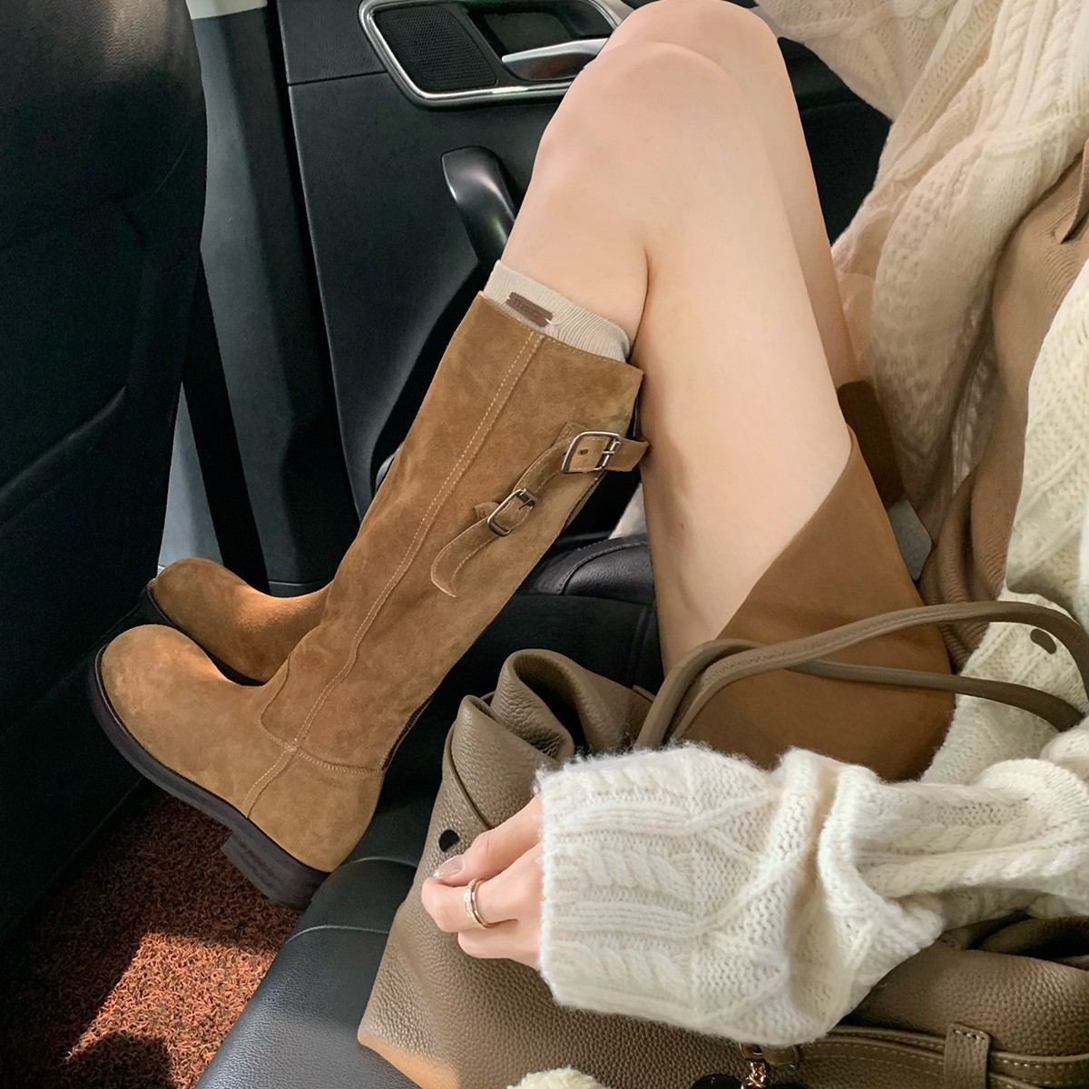 网红同款25秋冬新款圆头靴子长筒靴女皮带扣后拉链粗跟软皮骑士靴