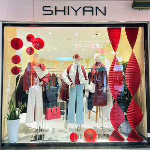 2026马年服装店铺橱窗商场挂饰过年春节元旦场景布置装饰新年快乐