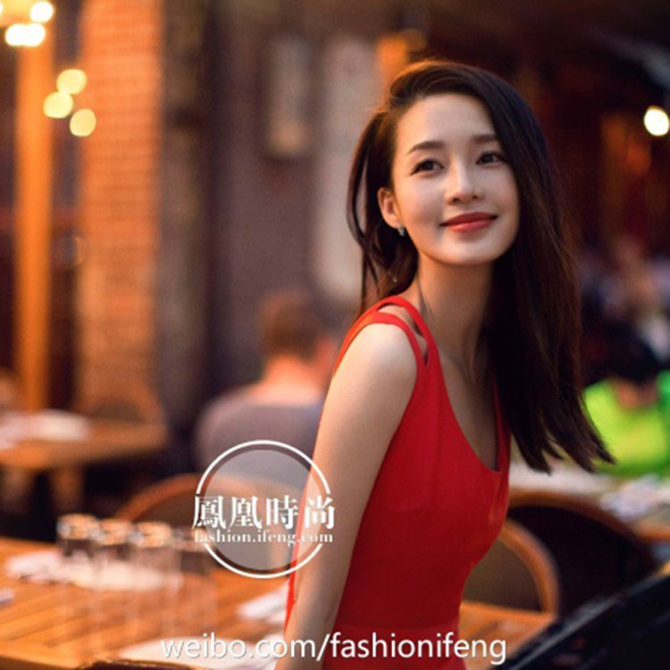 李沁明星同款漏背红色小香风性感镂空显瘦修身气质中长款连衣裙女