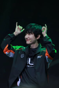 HLE战队2025春季赛LCK战队队服VIPER同款ZEUS夹克PEANUT风衣外套