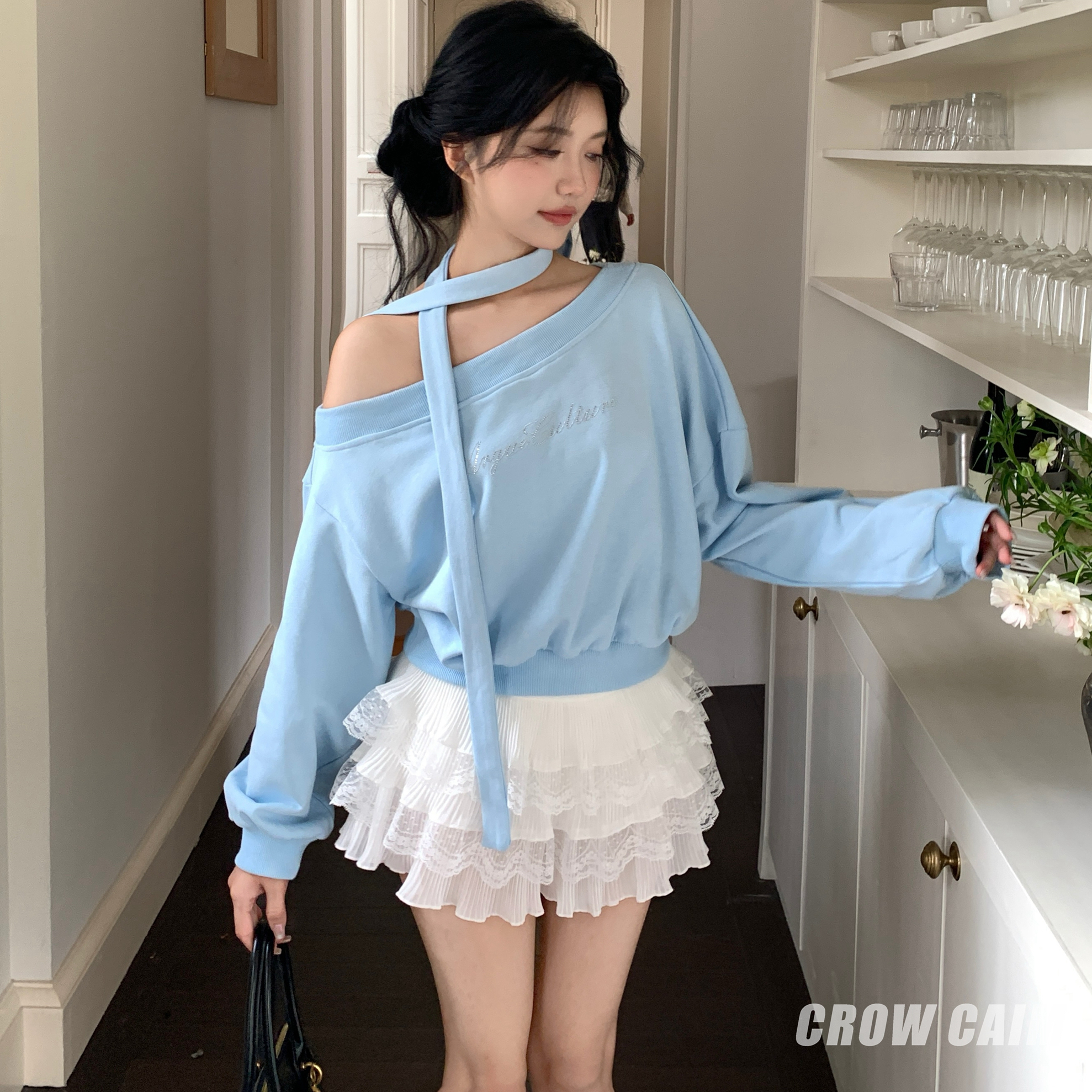 官方直发惊喜价CROWCAIM2025年春季新款字母烫钻斜肩飘带卫衣上衣