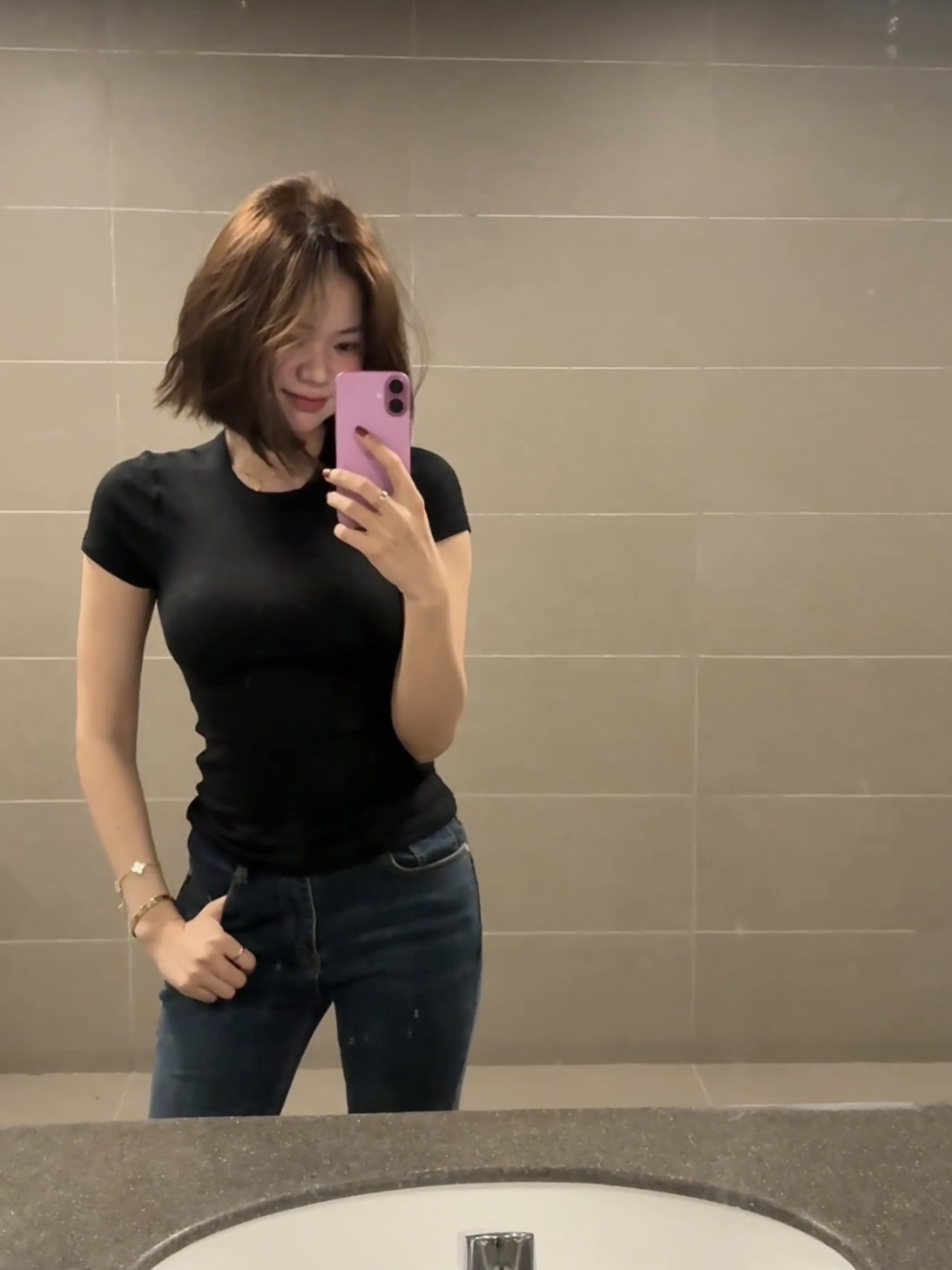 陈椿儿  澳洲天丝 柔软亲肤修身正肩T